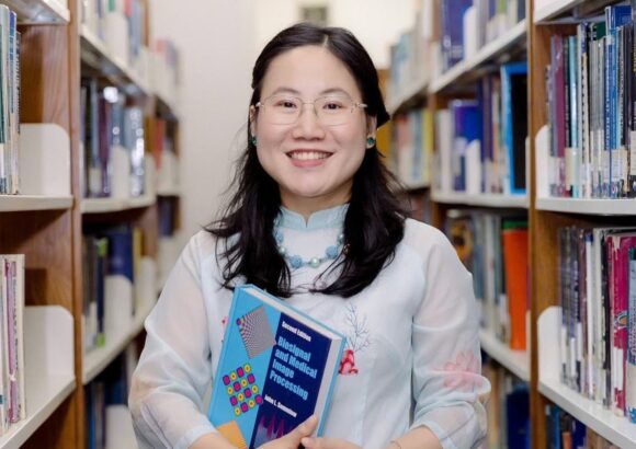 Nữ phó giáo sư Việt Nam thắng giải Khoa học ASEAN – Mỹ